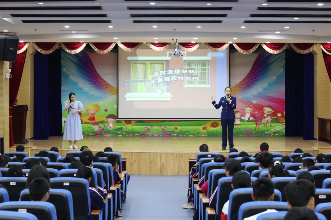 她用作品記錄這群英雄的感人瞬間，更用知識救了許多人！