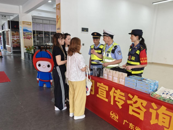 韶關(guān)交警開展“安全生產(chǎn)月”宣傳咨詢?nèi)栈顒?dòng) ∣安全生產(chǎn)月